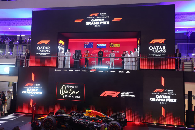 Qatar: McLaren strategy desaster; Max wins